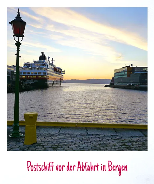 Postschiff vor der Abfahrt in Bergen