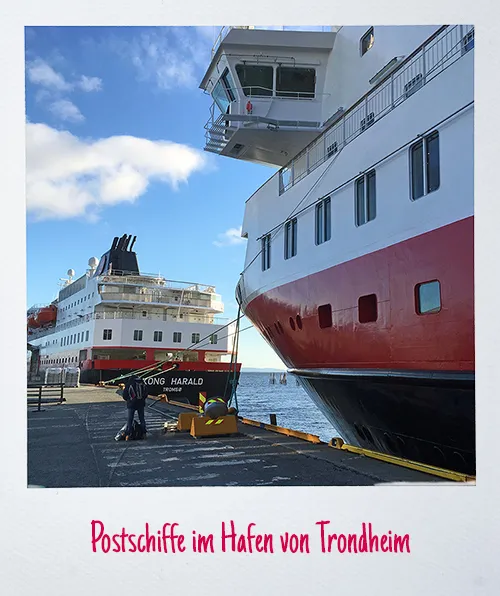 Postschiffe im Hafen von Trondheim