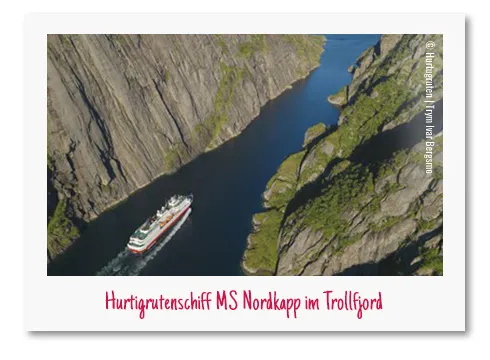 Das Hurtigrutenschiff MS Nordkapp im Trollfjord